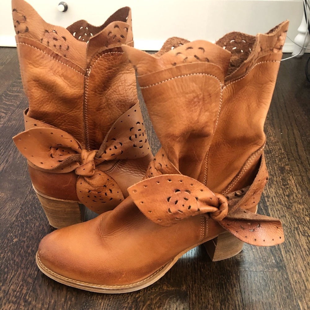 Vera Gomma leather boots